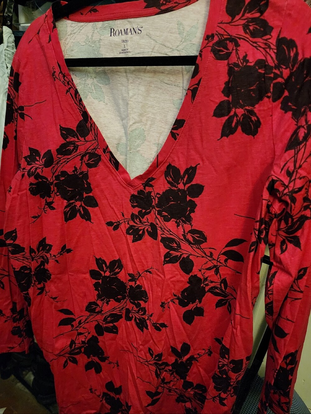 Roaman's Red Floral V-Neck Women's Top